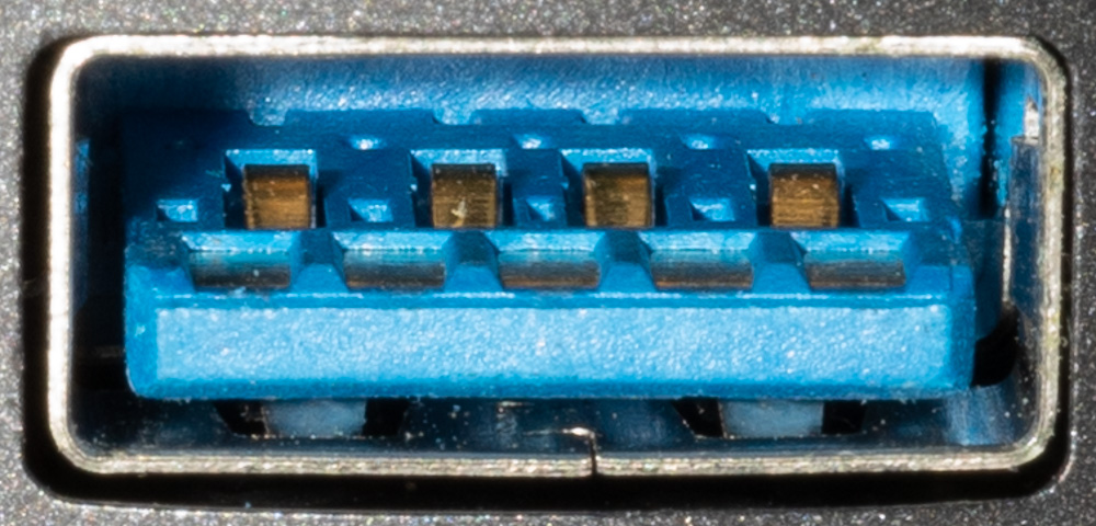 USB Type-A コネクタの拡大画像・マクロ画像